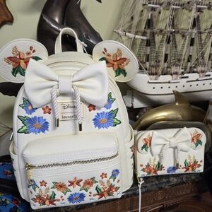 Loungefly White Minnie Floral Backpack and Wallet Set